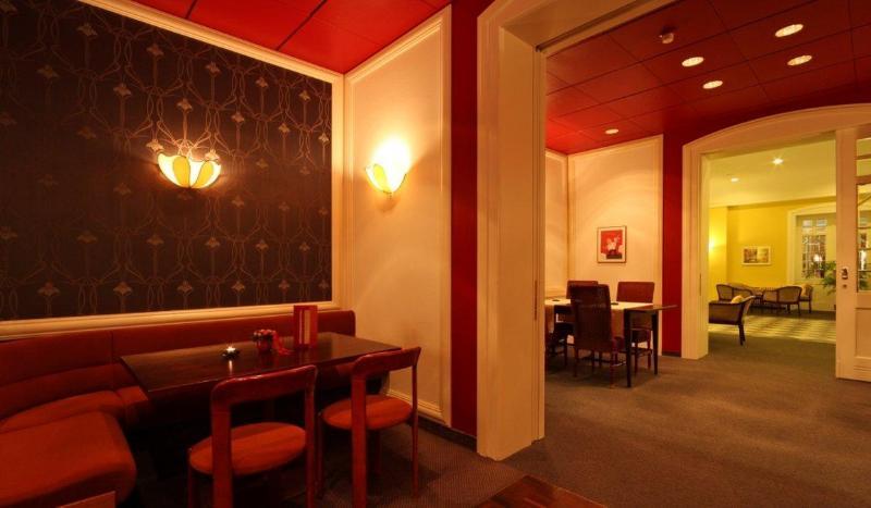 Esplanade Swiss Quality Hotel دافوس المطعم الصورة